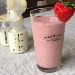 Strawberry Oatmeal Lactation Smoothie