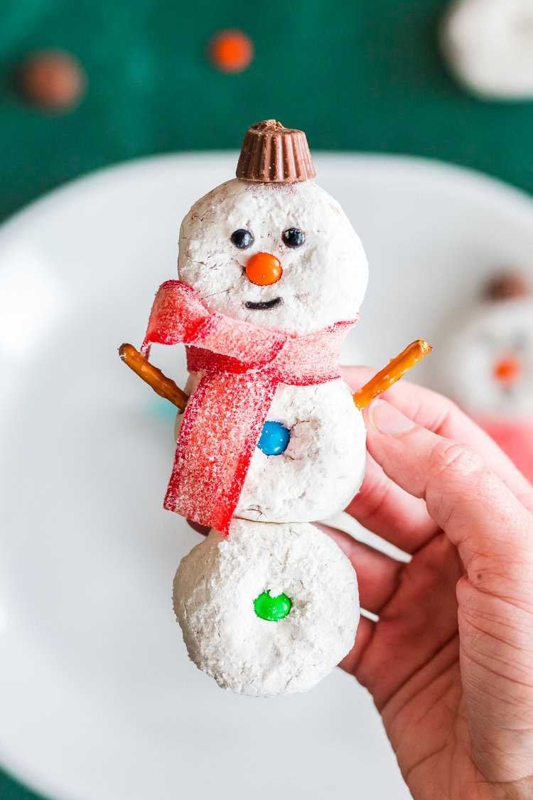 Powdered Donut Snowmen