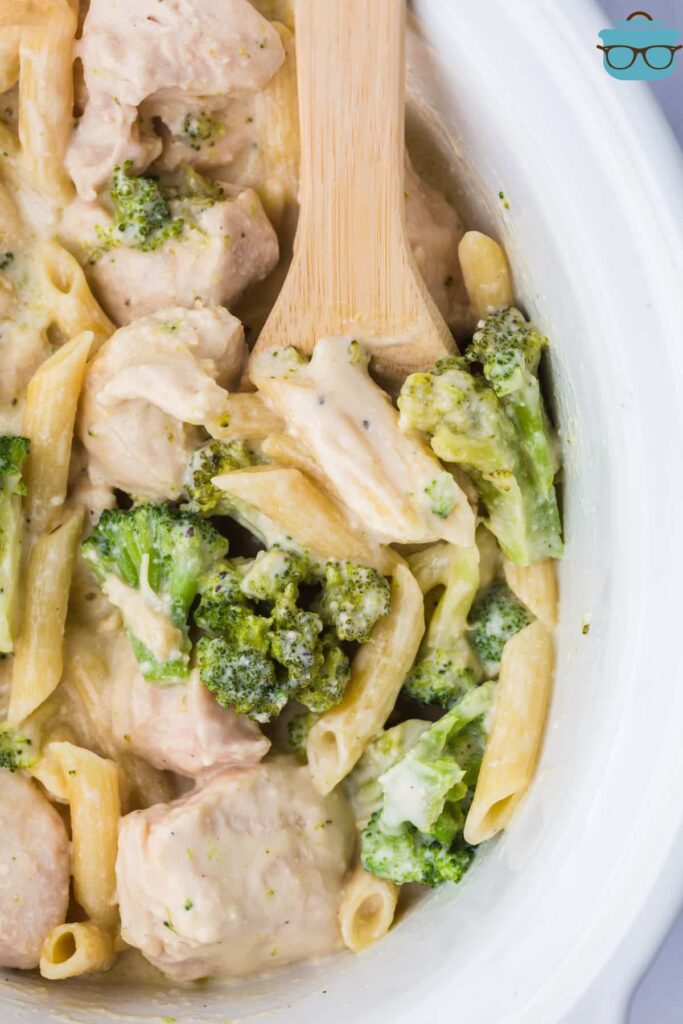Crock-Pot-Chicken-Alfredo-with-Broccoli